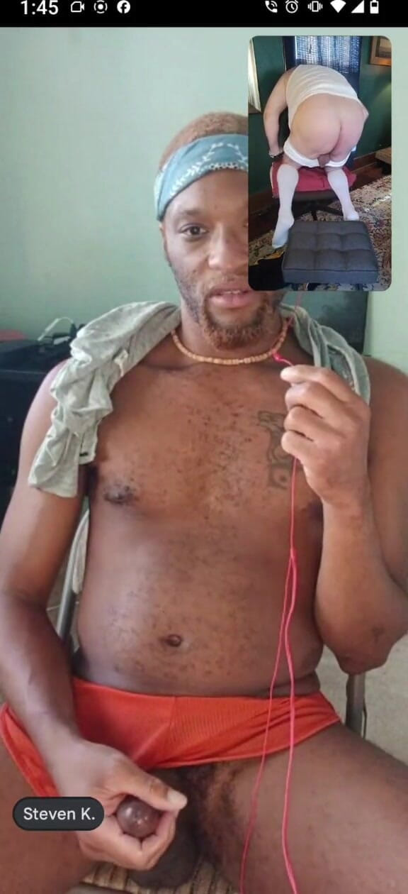 beardaddychub: カムに手を動かしているところを見つかった