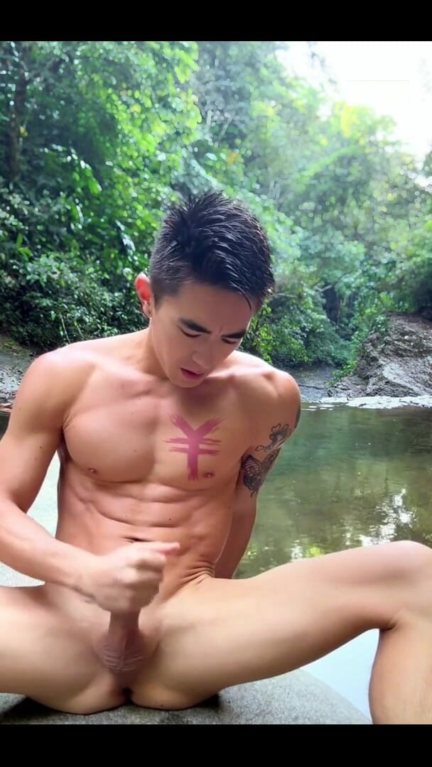 Cody Seiya: Am făcut o excursie la o cascadă privată
