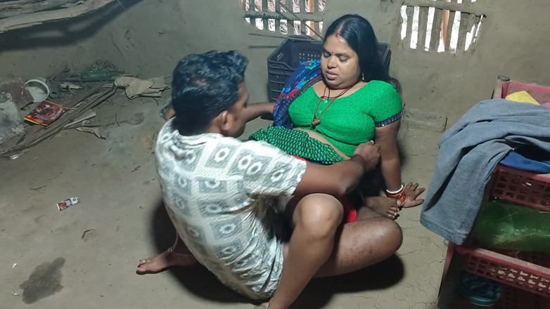 Raju Raju: Seronok mengongkek wanita jiran berbogel di kampung kongkek panas