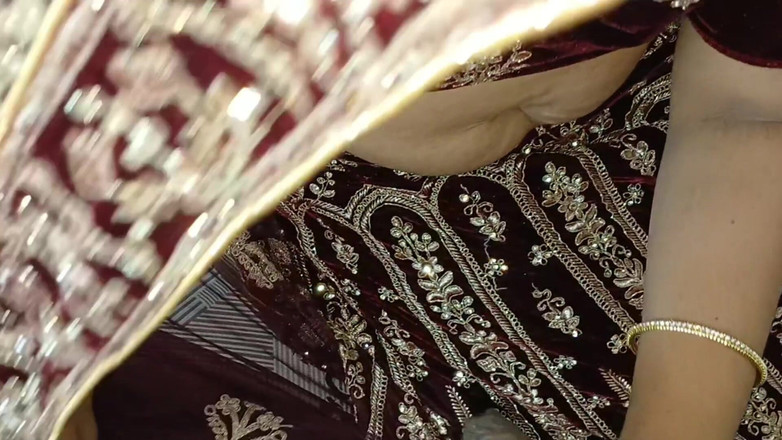 Apple Porn: Novomanželé desi pár mají první noční sex