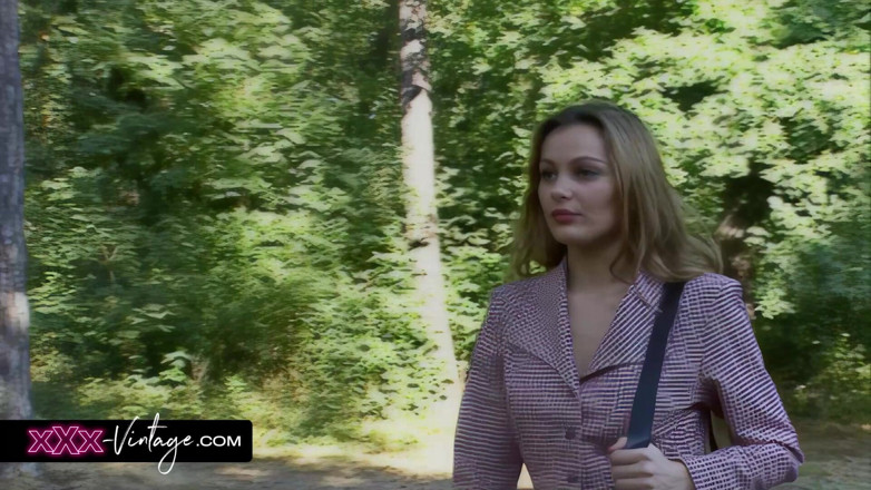 XXX-Vintage: Sex cu un străin în pădure