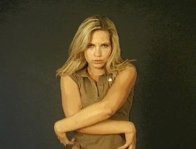 Flash Model Amateurs: 카메라 앞에서 알몸으로 따먹히는 걸 좋아하는 금발 소녀