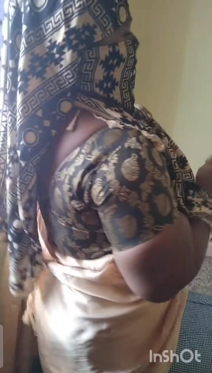 Priya aunty: Village Aunty Saree Wearing