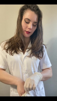 The Nurse Wants to Have Fun When the Doctor Is Running Late