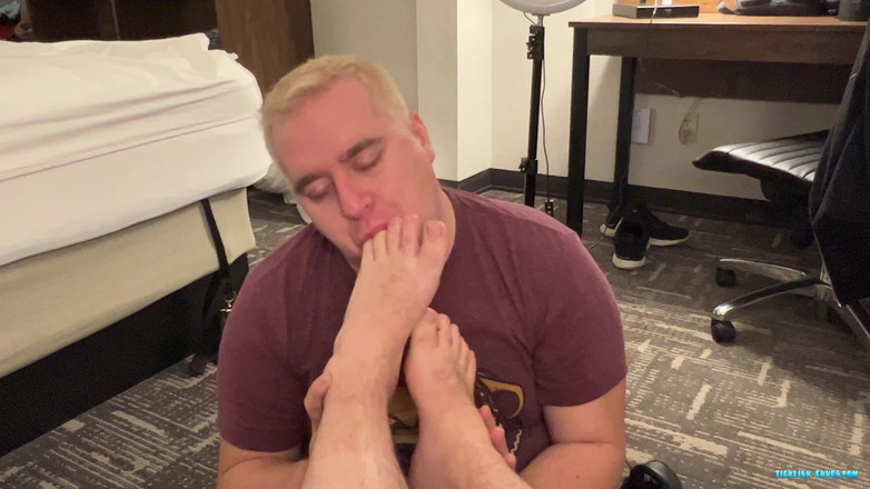 Ticklish Chubs: Donnie Troy aanbeden!