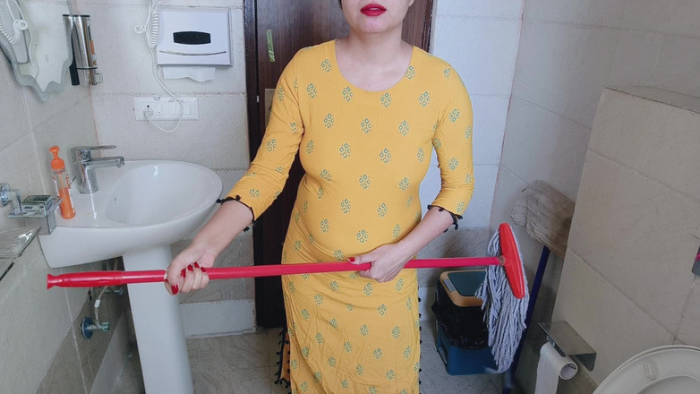 Saarabhabhi6: Indian Kamwali Sex with Boy for Stealing Money From Purse...