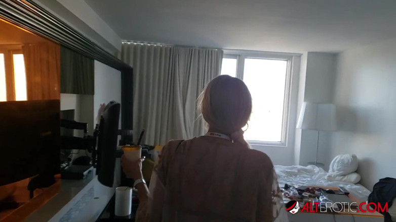 Alt Erotic: Dev memeli sarışın güzel ev videosunda sikiliyor!