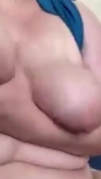Bbwbootyful sání mých bradavek poskakující a plácající na moje velká prsa