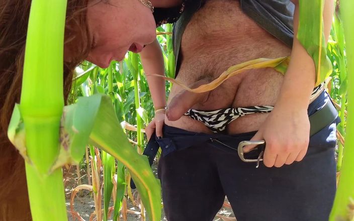 Wild sex summer tour: Cewek ini pertama kali ngentot posisi 69 di ladang jagung dan...