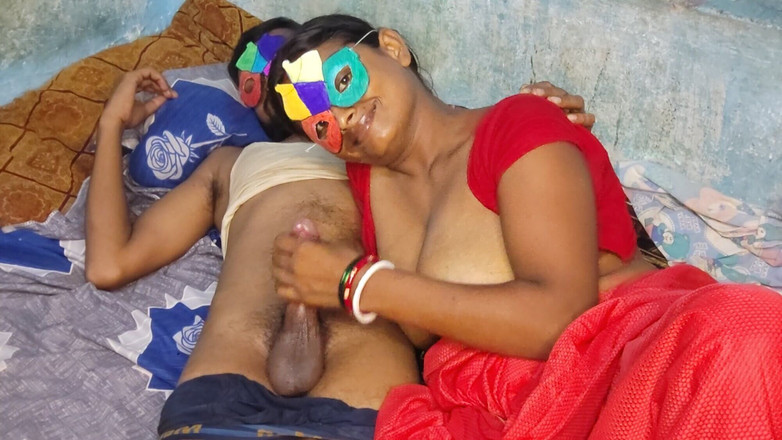 Mkbgp7481: Chiamare indiano desi bhabhi con qualche motivo
