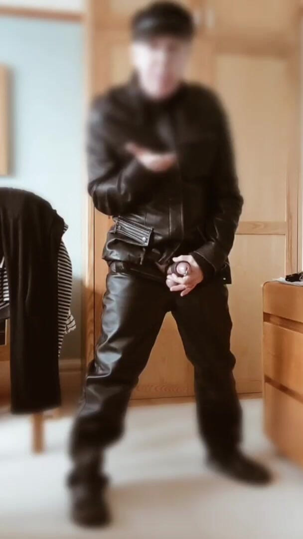 Bellhead: Minuta honění v kůži