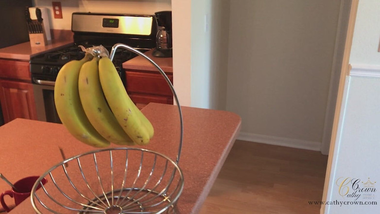 Cathy Crown Production: Jag runkar av mig med en banan