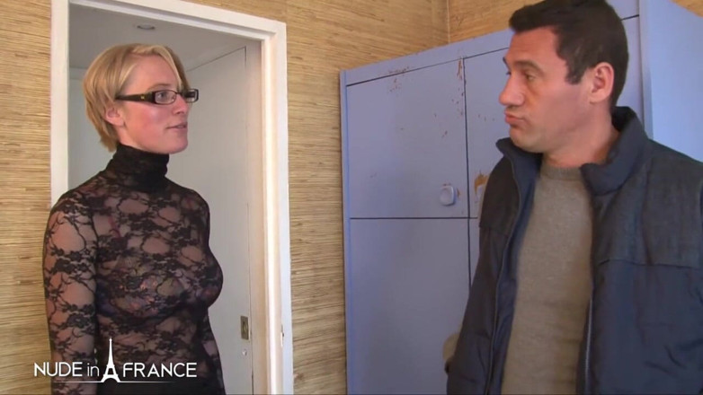 Nude in France: Pemilik blonde cantik dengan buah dada besar semula jadi diliwat...