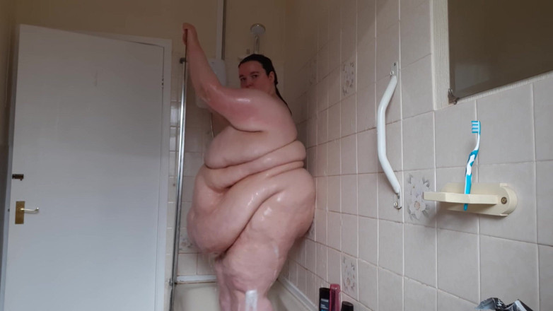 SSBBWLadyBrads: SSBBW Lady Brads shower &amp; belly jiggles