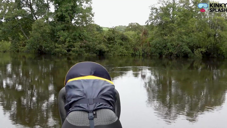 UKCuteGirl: Rettungsjacke &amp; gemütlicher neoprenanzug rettet lucy vor dem flussunglück