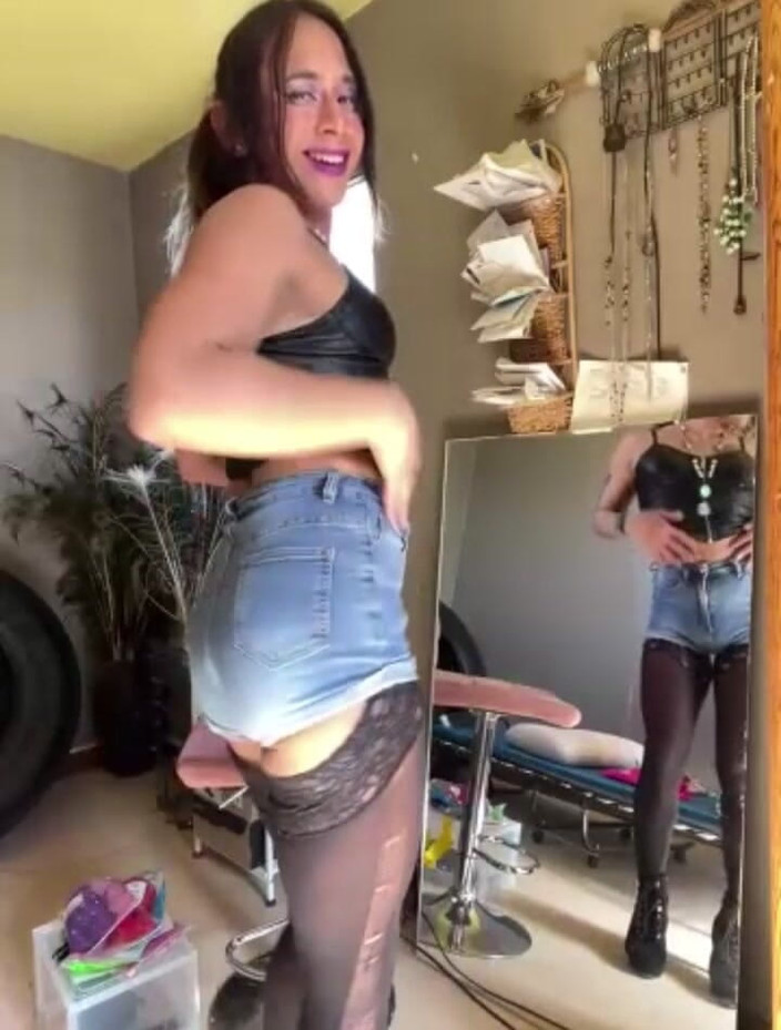 TSJade95: ライブ中のセクシーダンス