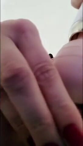 State of Suction: Des ongles rouges font jouir cette chatte