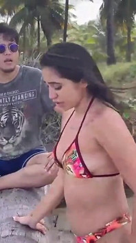 Marido infiel en la playa