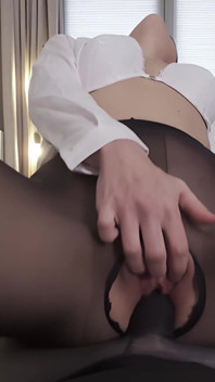 Follando una polla de nylon y chupando el semen