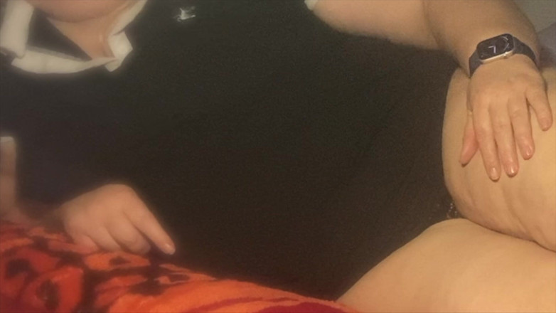 Daddykane: 朋友的老熟女发现我在看她 - 方便的老熟女