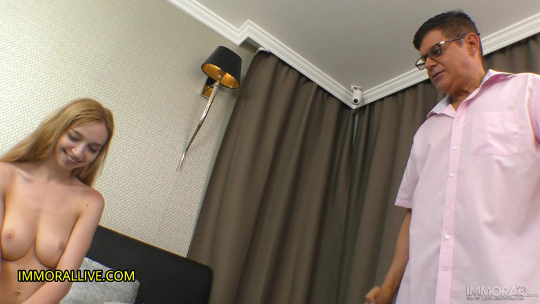 Immoral Family: Step sis' puffy pussy lips communicate the best – English lessons...