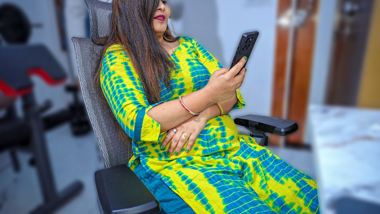 pinki_cute: 18+ Sexy indická nevlastní sestra poprvé tvrdě šuká s mladším nevlastním...