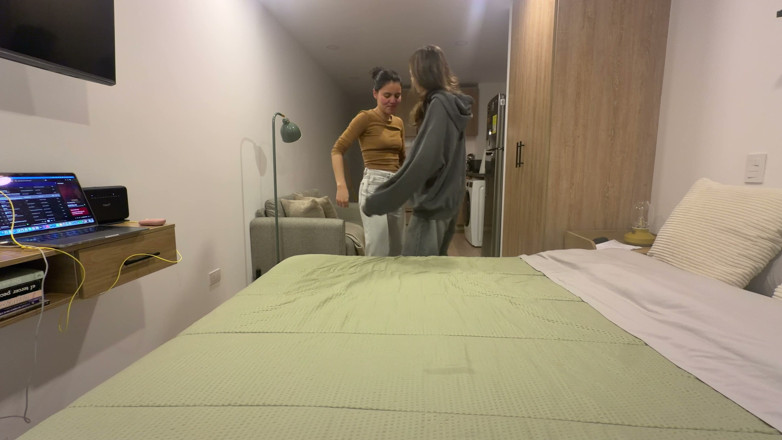 scarlettandc: Moving Our Asses to Twerk