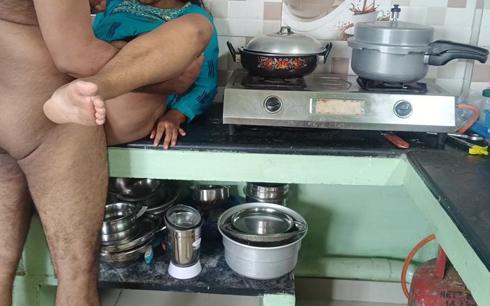 Wonder: Pembantu rumah tangga ngentot di dapur