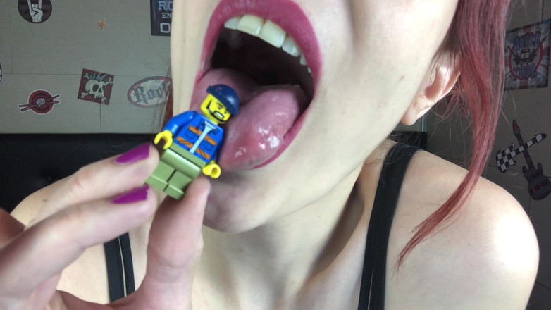 Candystart Videos: Gigantka zjada fetysz