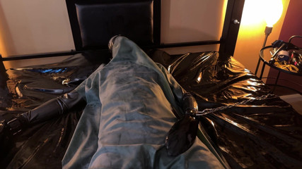 Rubber pervs: एवा फेटिश आर्ट और पेरव लेटेक्स लेयर्स पार्ट 1/2