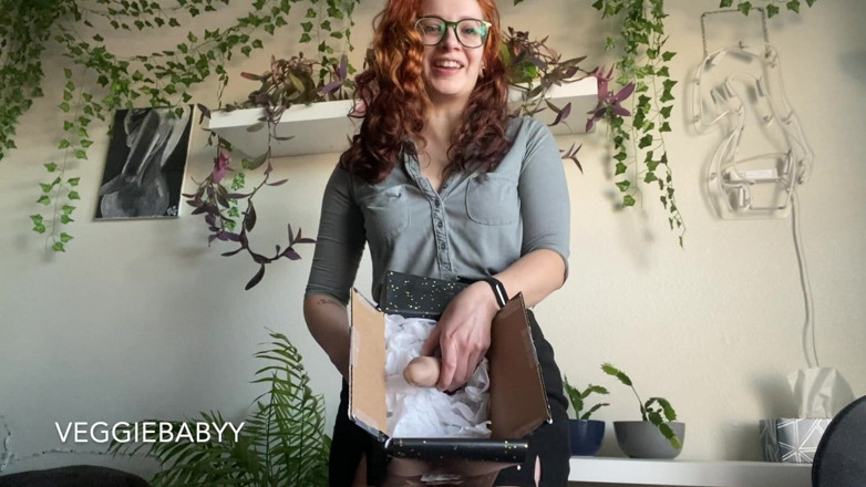 Veggiebabyy: Futa Boss Lets U Suck Her Dick in a Box