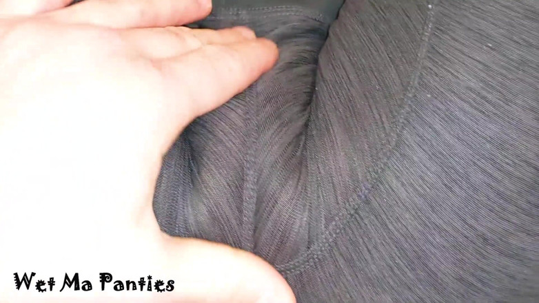 Wet ma panties: Adik tiri panas mengusik Himwith seluar yoga barunya !! Bahagian 1
