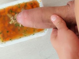 Idmir Sugary: Suppe mit eigenem Sperma - Geschmack Geliefertes Essen aus dem Restaurant...