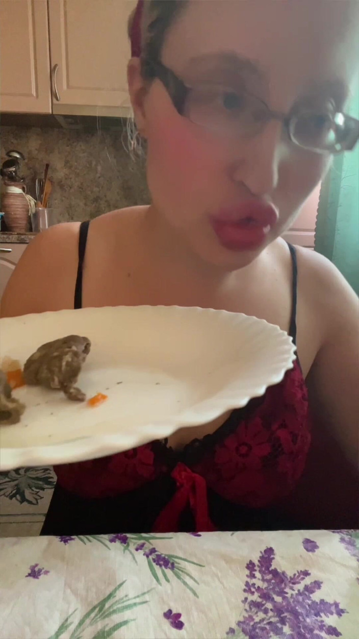 FinDom Goaldigger: Asmr jedzenie mięsa część 1