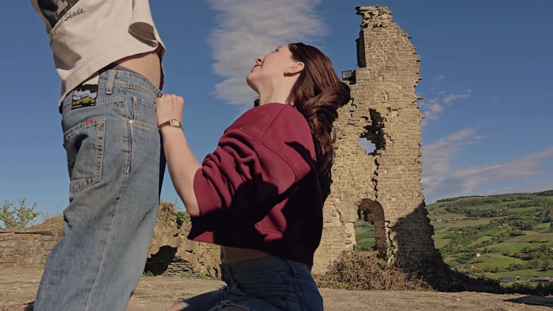 Tate: Amateur Whore Wants Cock at Outdoors Deepthroat with Stranger