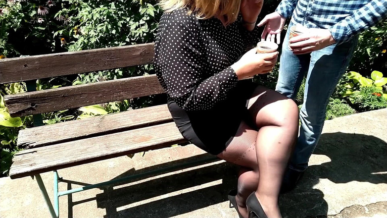OurFetishLife: Üvey üvey kayınbiraderi daha lezzetli yapmak için üvey annesinin kahvesini sıcak spermle...