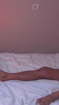 Geiler sportler trägt seine verführerische unterwäsche, hardcore