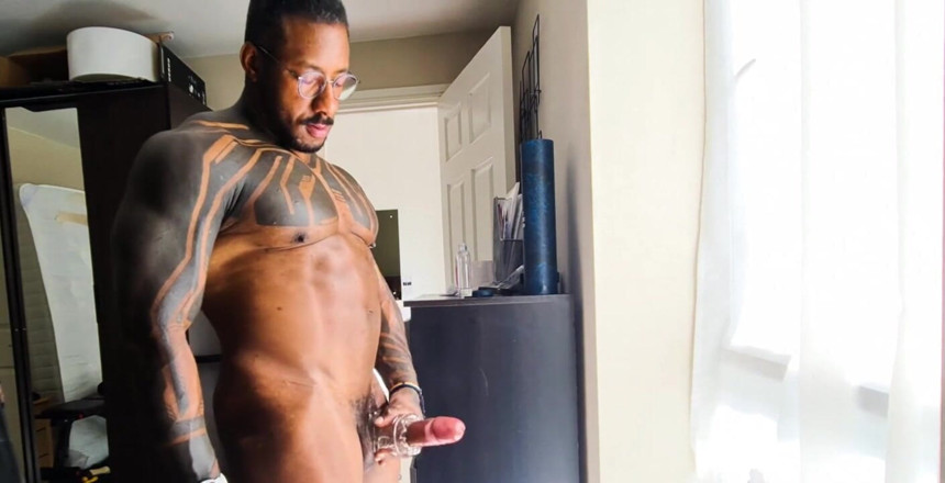 Amadeus: 나는 일주일에 한 번 내 자지를 펌핑하기 시작했다. 나는 정액을 의미하지 않았다