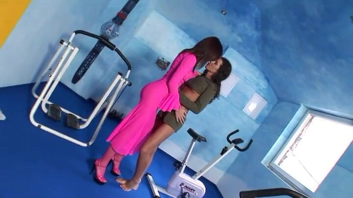 CBD Media: Ragazza carina fa sesso lesbico caldo con la babysitter