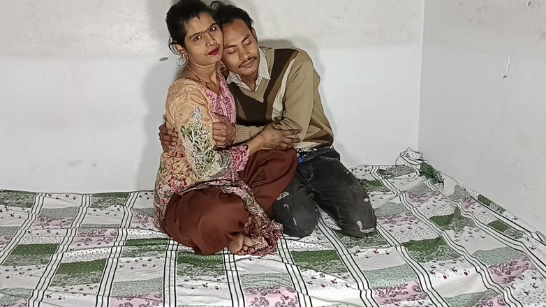 Desi Bhabhi Neha: ภรรยาสาวมือใหม่โดนกระแทกพื้นร้อนแรง MILF อินเดีย