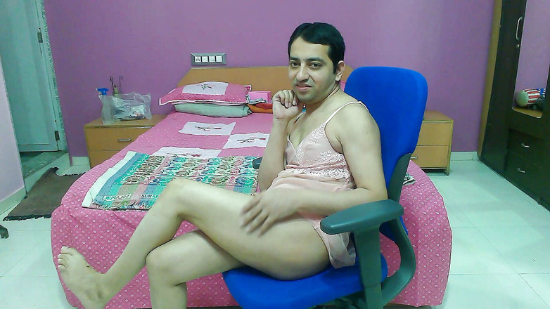 Cute & Nude Crossdresser: Sexy sissy crossdresser Sweet Lízátko v sexy prádle a tangách.