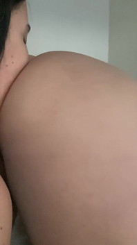 Eu chupo a bunda peluda da minha namorada