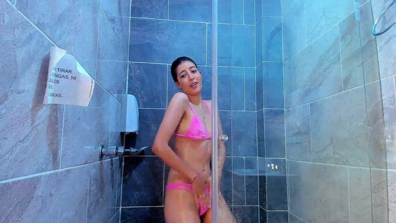 Adhara Hamilton: Tančím Ve Sprše a Je Mi Sexy Chci, Abys Mě...