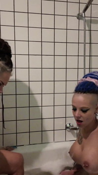 Tesão madrasta namorada sexo no chuveiro