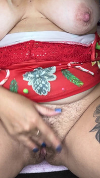 Hairy Pussy and Very Wet and I Play with My Hole!