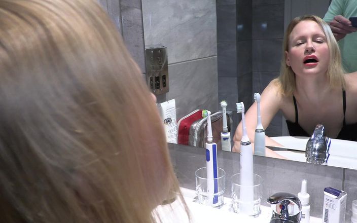 Blondehexe: Geil Gefickt Im Badezimmer