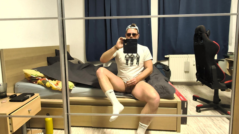 Alex Butt: Sneaker nike e calzini divertimento