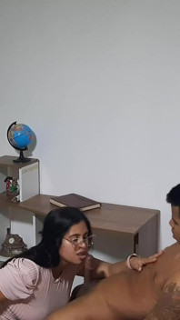 Melany mengusik adik tirinya