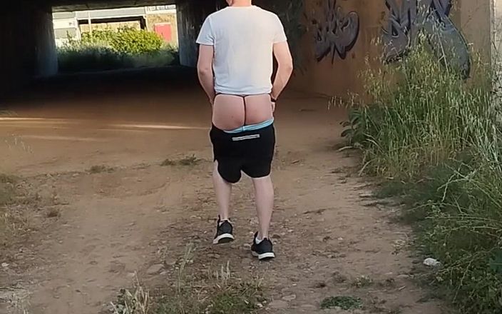 Morbosete000: Em Mostrando sua bunda em uma tanga
