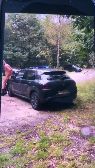 Benb Studio: Ceza olarak ağaca bağlandı